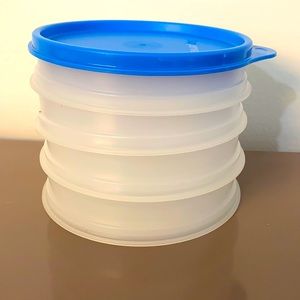 Tupperware hamburger keeper